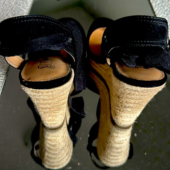 Black wedge shoes like new. - Picture 3 of 5